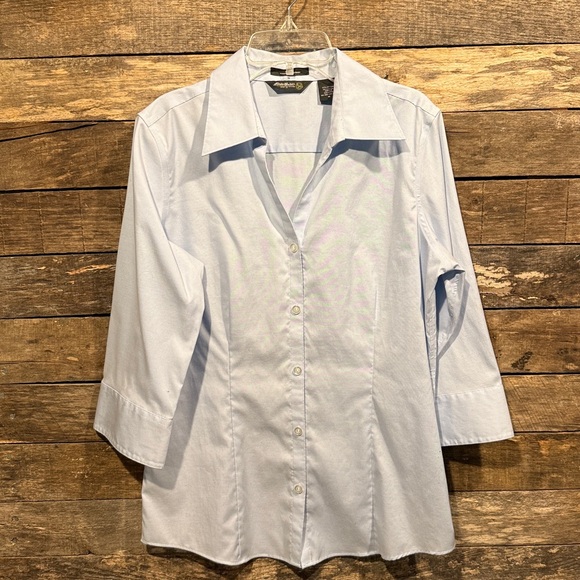 💰BOGO FREE Ladies’ EB Button Down Top - Picture 4 of 6